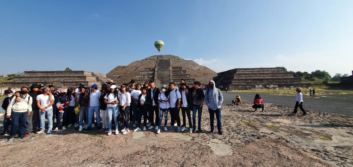 Visitantes en Teotihuacán – Ruta Mágica